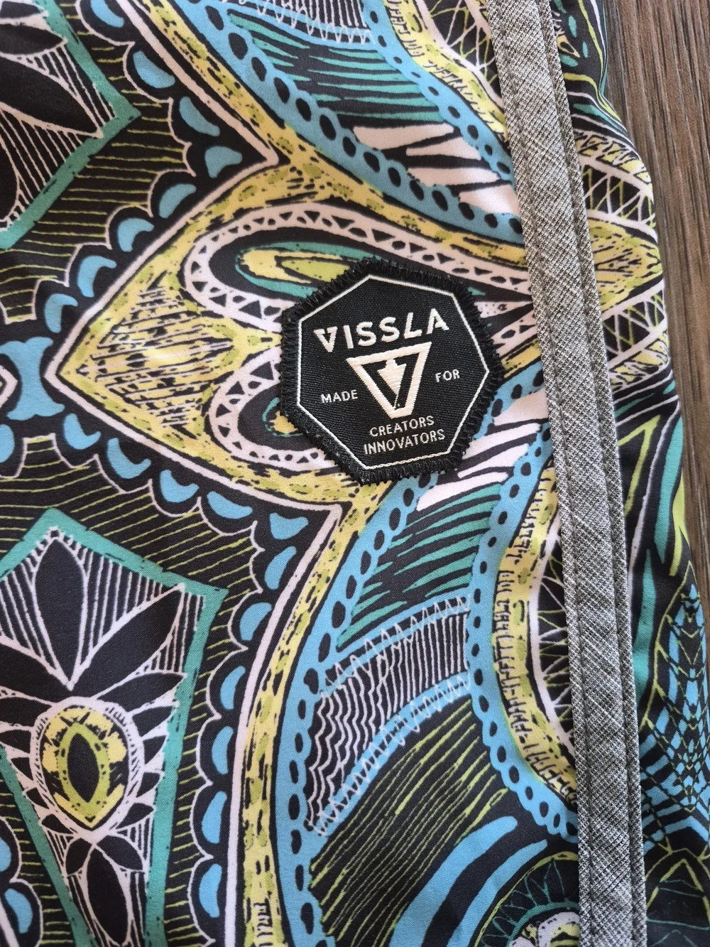 Vissla Mystery Reef Boardshorts Swim Trunks  In Bright Sulfur Mens Sz 30